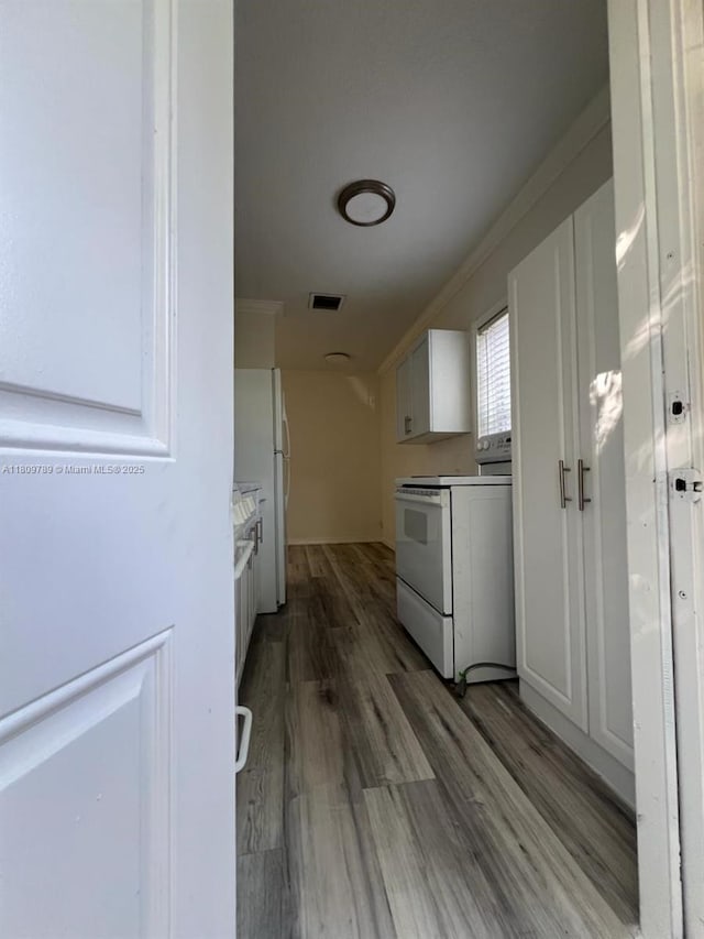 915 N 19th Ave, Hollywood, FL 33020 - kitchen featuring white appliances, wood finished floors, white cabinetry, crown molding, and light countertops