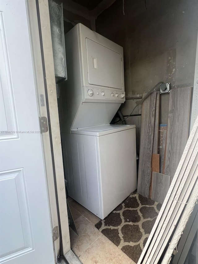 915 N 19th Ave, Hollywood, FL 33020 - laundry room with estacked washer and dryer and tile patterned flooring