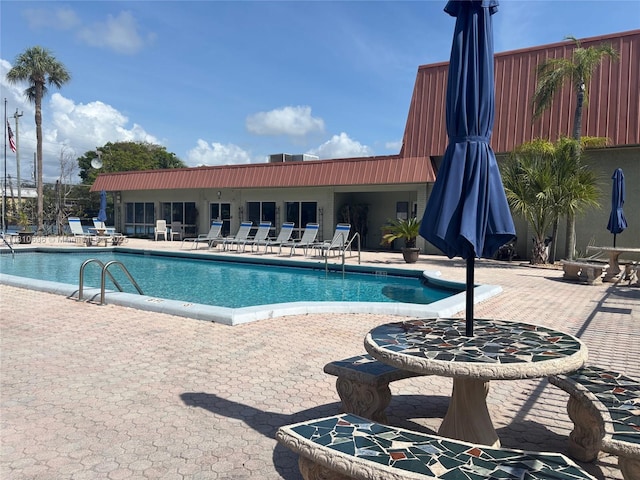 807 W Oakland Park Blvd Unit G1, Oakland Park, FL 33311 - community pool with a patio area