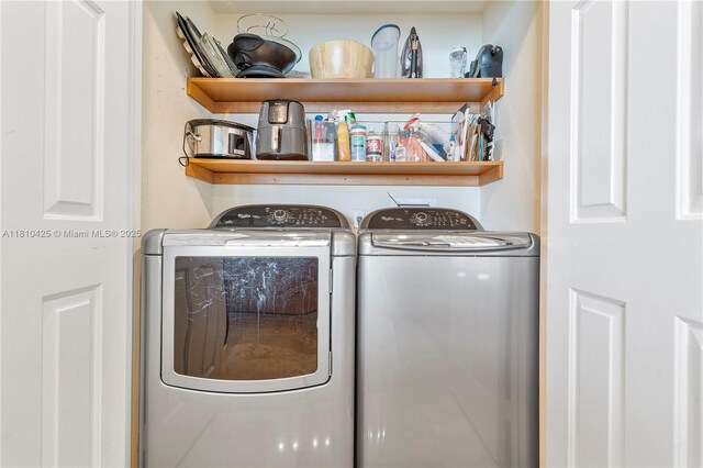 1819 SE 17th St Unit 1501, Fort Lauderdale, FL 33316 - laundry area with washer and dryer