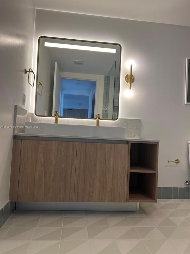 601 NE 1st Ave Unit 3205, Miami, FL 33132 - bathroom featuring double vanity