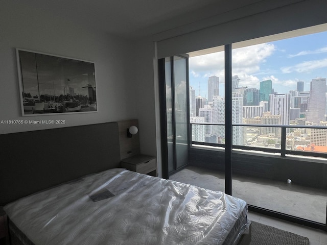 601 NE 1st Ave Unit 3205, Miami, FL 33132 - bedroom featuring a skyline view