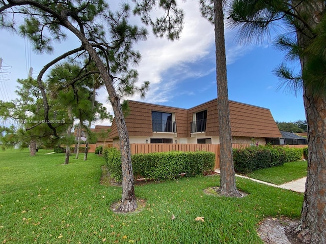 120 Heritage Way, West Palm Beach, FL 33407 - view of front of property featuring mansard roof