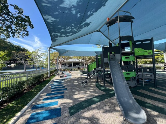425 N Shore Dr, Miami Beach, FL 33141 - view of community play area