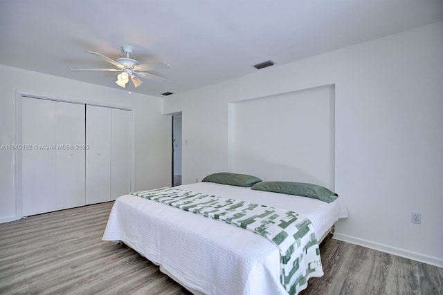 100 Honeysuckle Ln, Lake Placid, FL 33852 - bedroom featuring a closet, wood finished floors, ceiling fan, and baseboards
