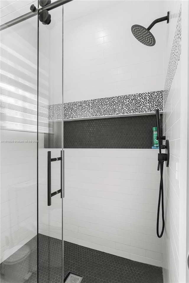 146 Dockside Cir, Weston, FL 33327 - full bathroom featuring a stall shower