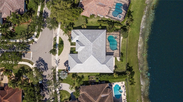 146 Dockside Cir, Weston, FL 33327 - bird's eye view of a pool