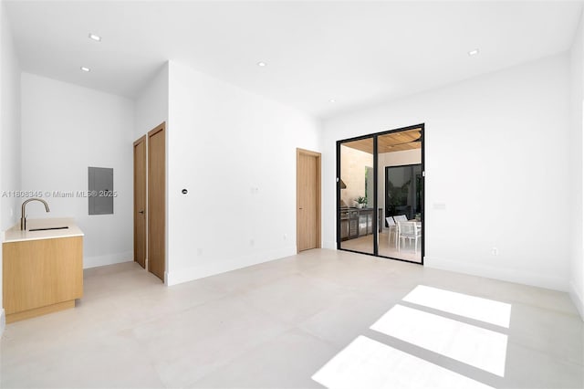 11001 SW 65th Ave, Pinecrest, FL 33156 - unfurnished room featuring a sink, recessed lighting, and baseboards