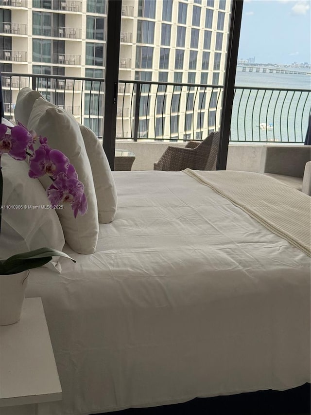 555 NE 15th St Unit 15G, Miami, FL 33132 - bedroom featuring a water view