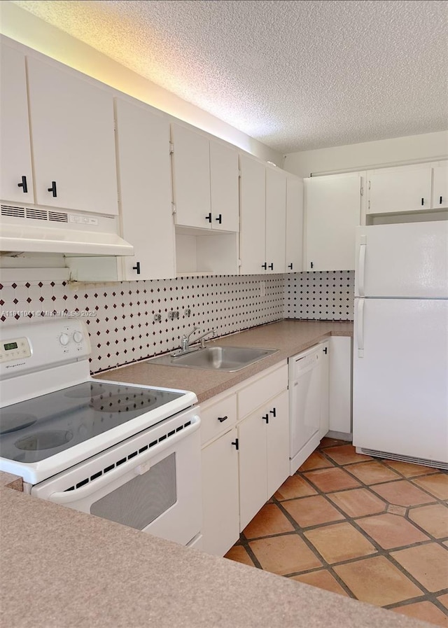 550 SW 115th Ave Unit 807D, Sweetwater, FL 33174 - kitchen featuring white appliances, a sink, under cabinet range hood, a textured ceiling, and light countertops