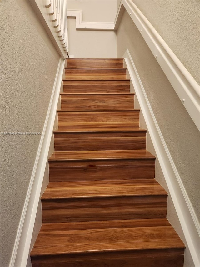 11249 NW 87th Ter, Doral, FL 33178 - stairs with a textured wall