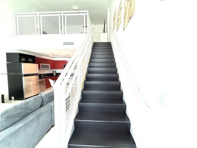 253 NE 2nd St Unit 625, Miami, FL 33132 - view of stairs