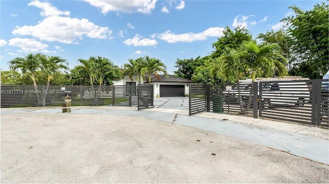 19120 SW 127th Pl, Miami, FL 33177 - gate with a fenced front yard