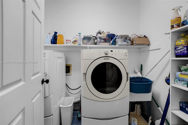 15820 SW 250th St, Homestead, FL 33031 - laundry area with washer and dryer