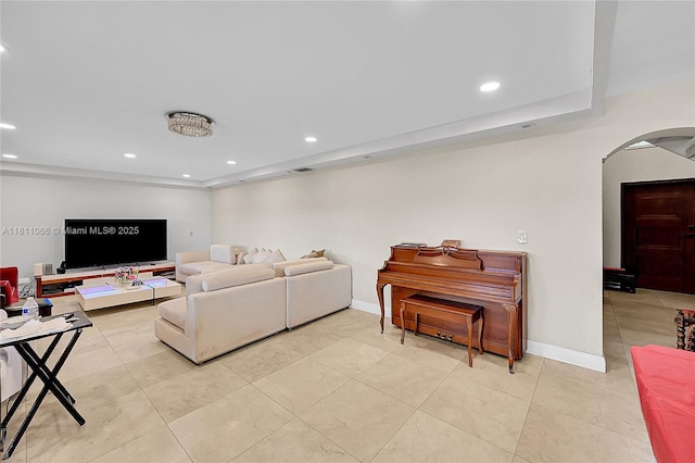 863 W Coco Plum Cir, Plantation, FL 33324 - living area featuring arched walkways, recessed lighting, baseboards, and light tile patterned flooring