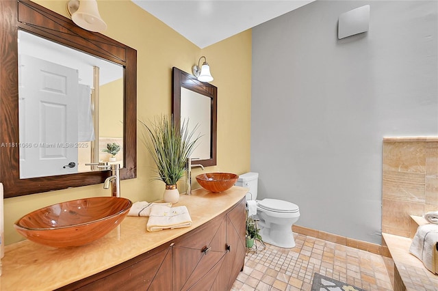 863 W Coco Plum Cir, Plantation, FL 33324 - bathroom with toilet, double vanity, and baseboards