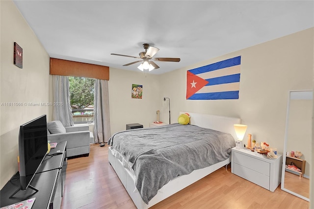 863 W Coco Plum Cir, Plantation, FL 33324 - bedroom with wood finished floors and a ceiling fan