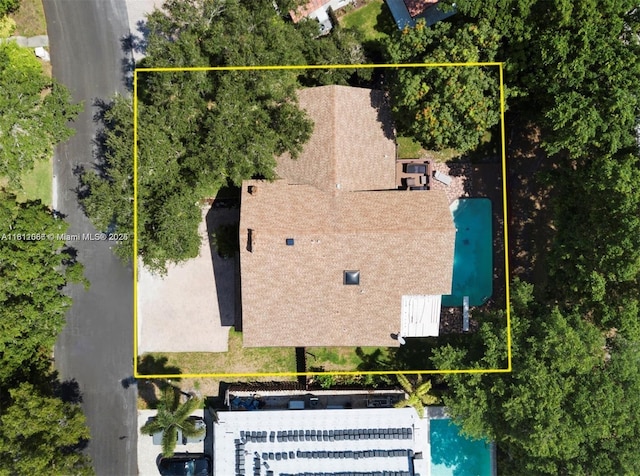 863 W Coco Plum Cir, Plantation, FL 33324 - view from above of property featuring a pool and property parcel outlined