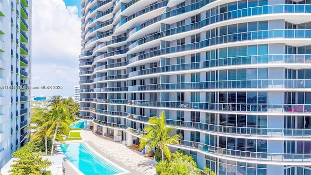 488 NE 18th St Unit 501, Miami, FL 33132 - view of community pool