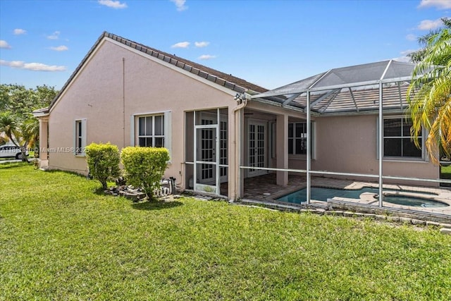 930 Briar Ridge Rd, Weston, FL 33327 - back of house with an in-ground hot tub, stucco siding, a lawn, glass enclosure, and an outdoor pool
