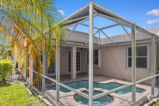 930 Briar Ridge Rd, Weston, FL 33327 - outdoor pool featuring an in-ground hot tub, a patio, a ceiling fan, and glass enclosure