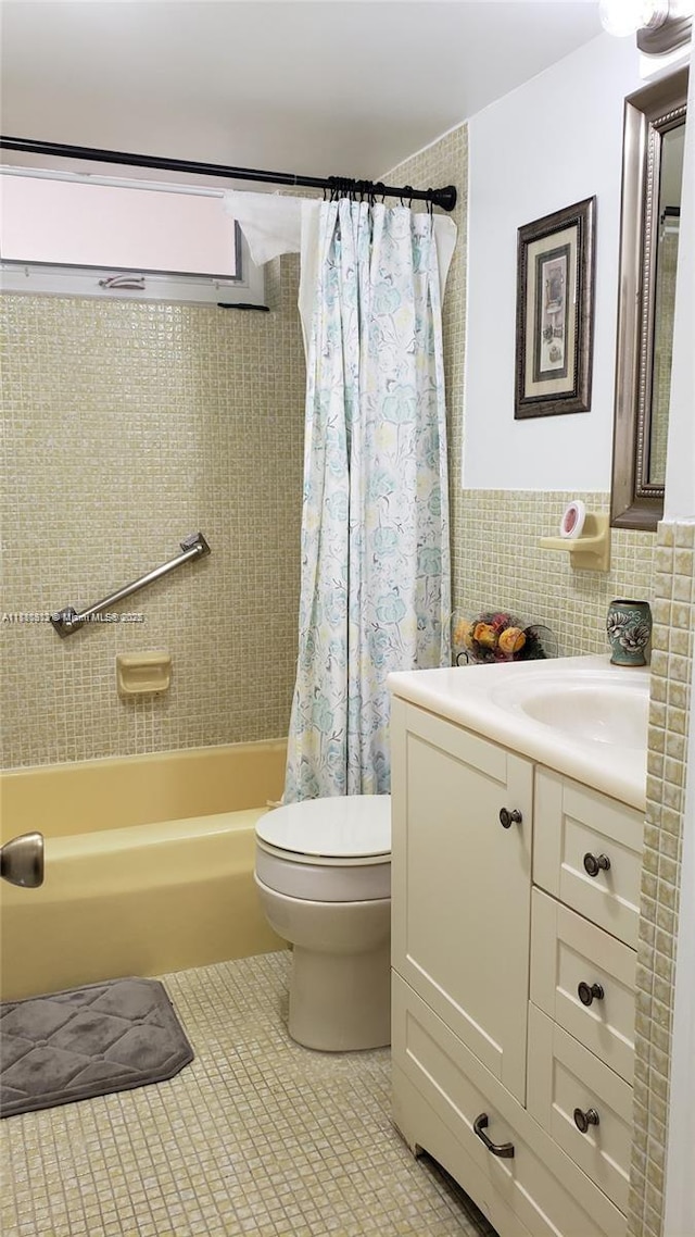 2905 Point E Dr Unit L402, Aventura, FL 33160 - bathroom featuring vanity, toilet, shower / bathtub combination with curtain, and tile walls