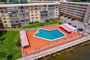 2905 Point E Dr Unit L402, Aventura, FL 33160 - aerial view of a pool area