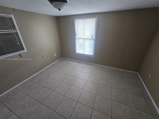 1521 Richmond Rd, Lakeland, FL 33805 - empty room featuring tile patterned floors and baseboards