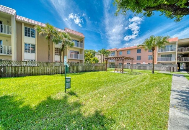 5122 NW 79th Ave Unit 301, Doral, FL 33166 - view of yard