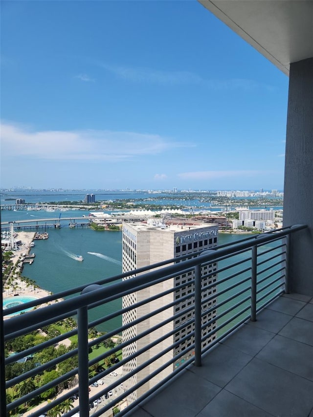 325 S Biscayne Blvd Unit 14, Miami, FL 33131 - balcony featuring a water view and a view of city