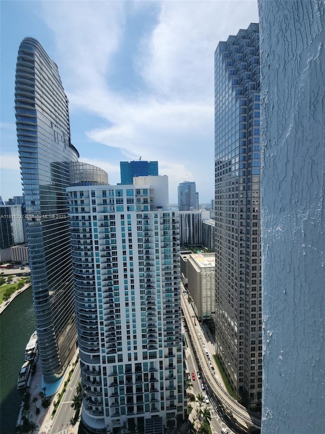 325 S Biscayne Blvd Unit 14, Miami, FL 33131 - city view featuring a large body of water