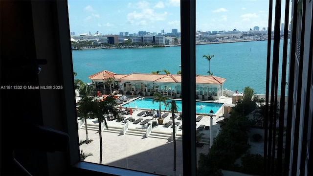 325 S Biscayne Blvd Unit 14, Miami, FL 33131 - water view featuring nearby urban area