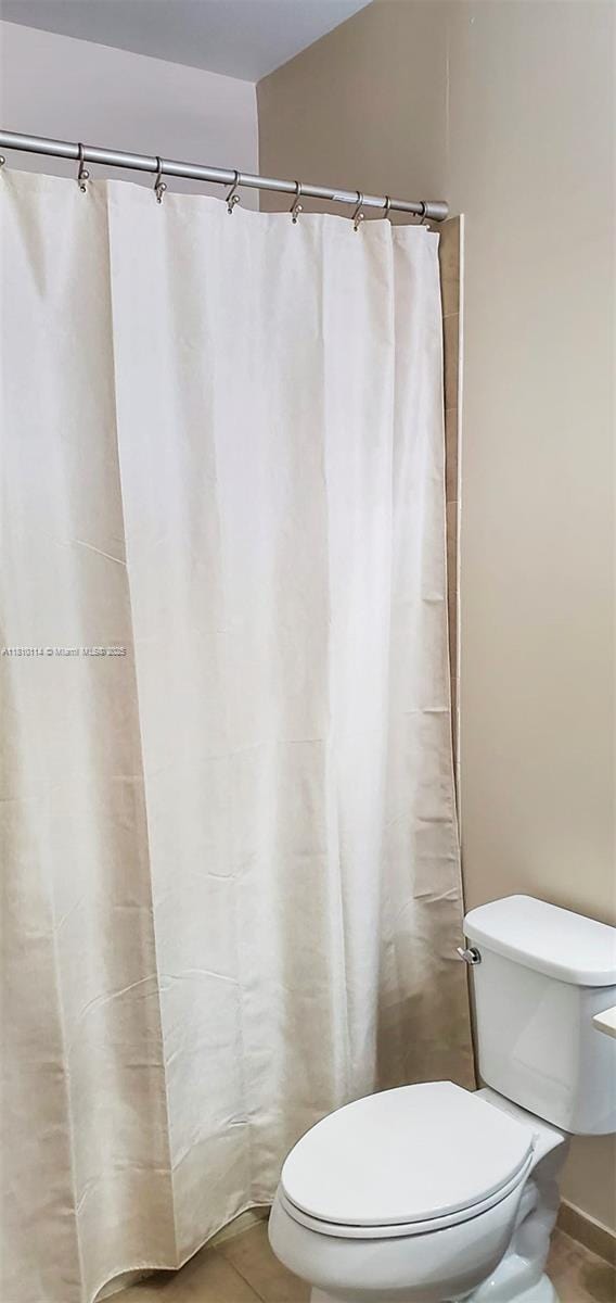9471 SW 171st Pl, Miami, FL 33196 - full bathroom with toilet, tile patterned flooring, and curtained shower