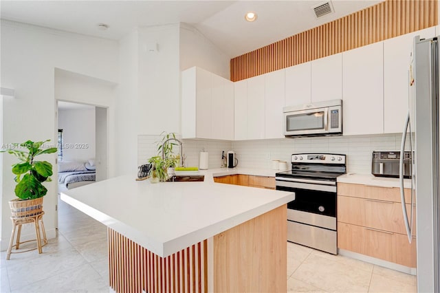 1482 Canary Island Dr, Weston, FL 33327 - kitchen with appliances with stainless steel finishes, a sink, light countertops, a peninsula, and recessed lighting