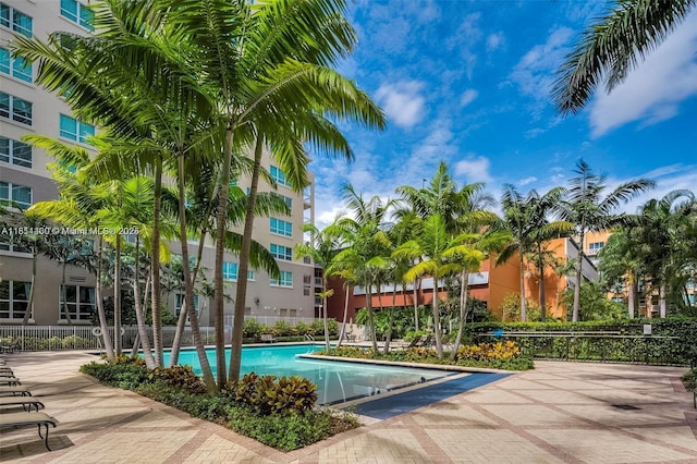 2000 N Bayshore Dr Unit 401, Miami, FL 33137 - view of community pool