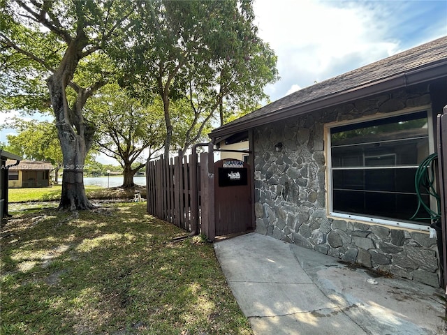 322 Briarwood Cir Unit 1-17, Hollywood, FL 33024 - view of yard with a gate and a water view