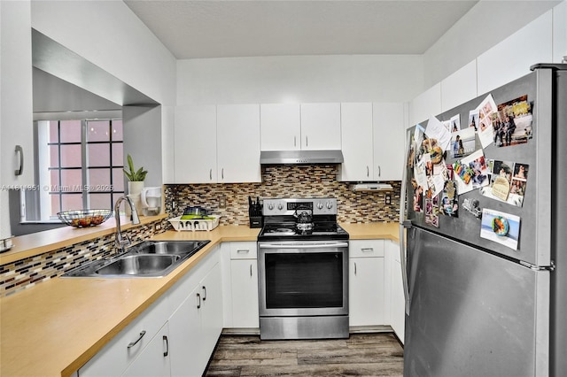 1001 NW 100th Ave, Pembroke Pines, FL 33024 - kitchen with stainless steel appliances, under cabinet range hood, a sink, light countertops, and dark wood-style floors