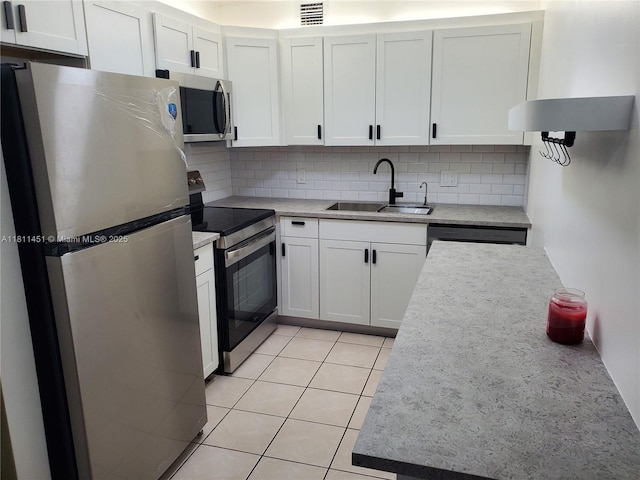 800 SW 131st Ave Unit 113F, Pembroke Pines, FL 33027 - kitchen with stainless steel appliances, a sink, tasteful backsplash, and white cabinets