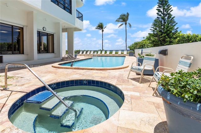 812 N Ocean Blvd Unit 405, Pompano Beach, FL 33062 - community pool with a hot tub and a patio area