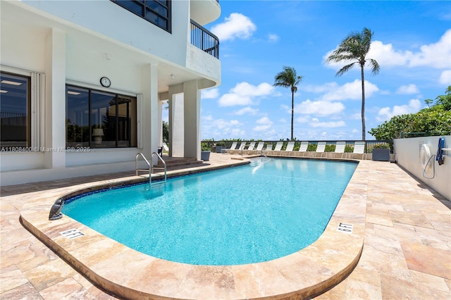 812 N Ocean Blvd Unit 405, Pompano Beach, FL 33062 - community pool with a patio area