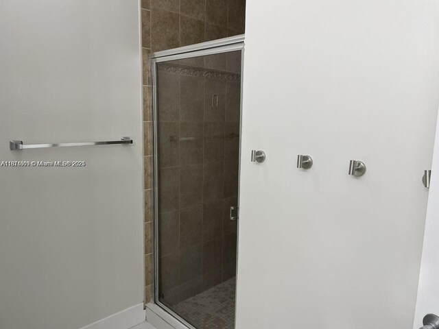 1371 NE 42nd Ave, Homestead, FL 33033 - bathroom with a shower stall