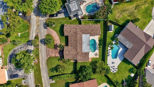 651 E Lake Dasha Dr, Plantation, FL 33324 - aerial view of property and surrounding area featuring a pool area