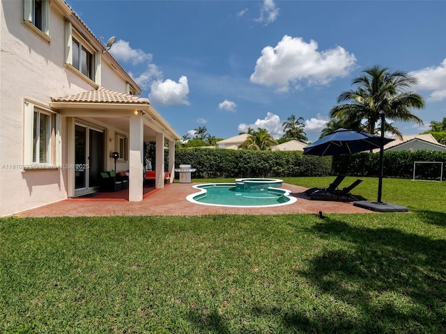 1030 Bamboo Ln, Weston, FL 33327 - view of swimming pool featuring a patio and an in-ground hot tub