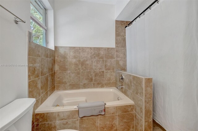 4413 NW 97th Pl, Doral, FL 33178 - full bathroom featuring toilet, tiled bath, double vanity, and curtained shower