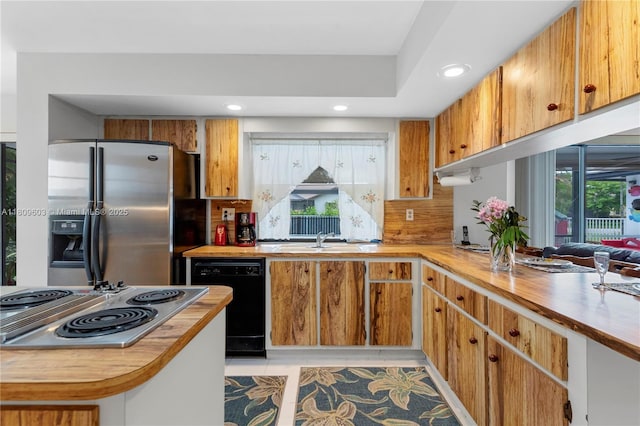 988 NW 110th Ave, Coral Springs, FL 33071 - kitchen featuring appliances with stainless steel finishes, a sink, recessed lighting, decorative backsplash, and brown cabinets