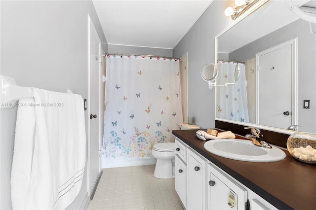 988 NW 110th Ave, Coral Springs, FL 33071 - bathroom with vanity, toilet, a shower with shower curtain, and baseboards