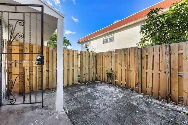 1461 NE 150th St Unit 103, Miami, FL 33161 - view of patio