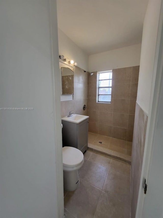 640-642 NW 77th St, Miami, FL 33150 - full bath with tiled shower, vanity, toilet, and tile patterned flooring