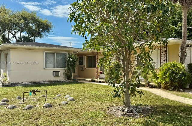 1570 NE 130th St, North Miami, FL 33161 - view of front of home featuring a front lawn