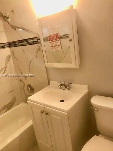 1570 NE 130th St, North Miami, FL 33161 - full bathroom with vanity, toilet, and shower / tub combination